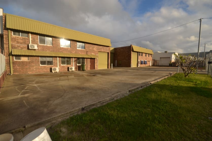 Click to view all images 6 McDermott Street Welshpool WA 6106 - Image 2