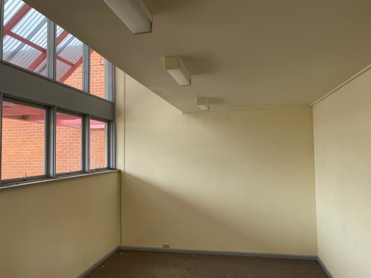 Click to view all images 9 McNamara Street Orange NSW 2800 - Image 2
