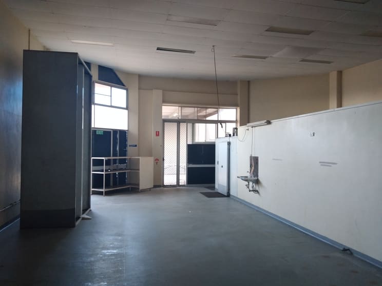 Click to view all images 3/16 Commercial Drive Caboolture QLD 4510 - Image 3