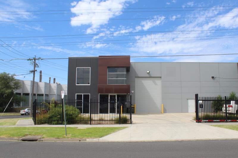 Click to view all images 160 Christmas Street Fairfield VIC 3078 - Image 1