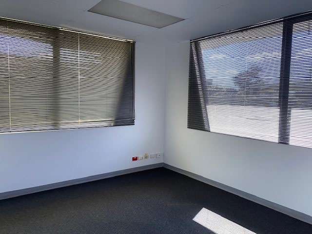 Click to view all images 8 Yelland Way Bassendean WA 6054 - Image 3