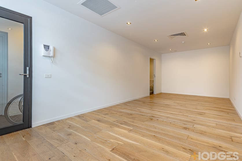 Click to view all images 71 Graham Road Highett VIC 3190 - Image 1