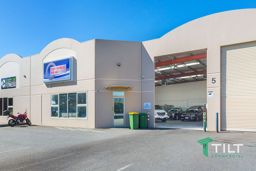 Click to view all images 1/5 Brennan Way Belmont WA 6104 - Image 2