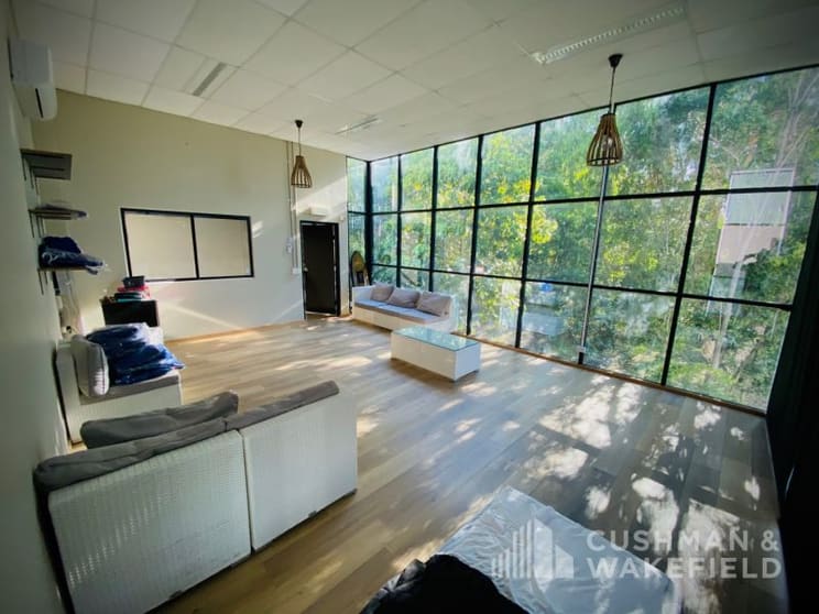 3/32, Fremantle Street Burleigh Heads QLD 4220 - Image 2