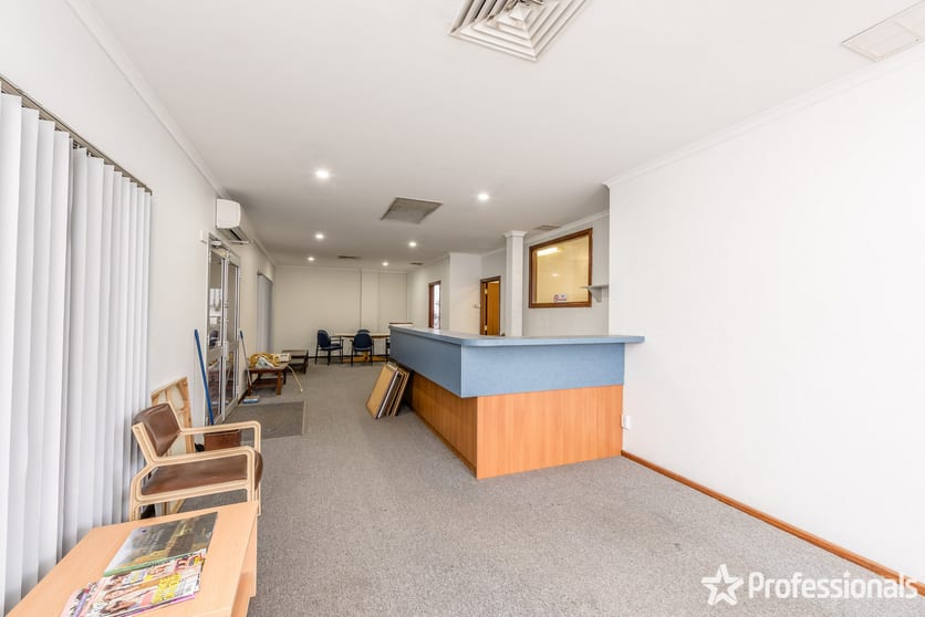 Click to view all images 4C/14 Chapman Road Geraldton WA 6530 - Image 2
