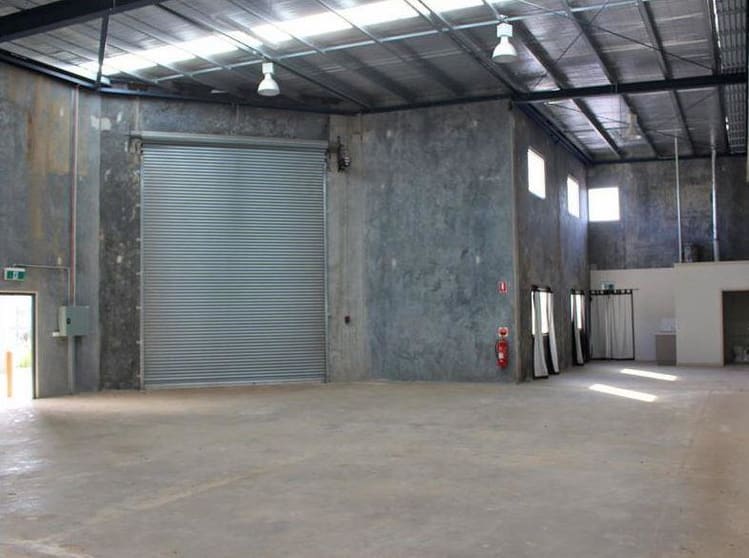 Click to view all images Unit 1/1/29 Loop Road Werribee VIC 3030 - Image 2