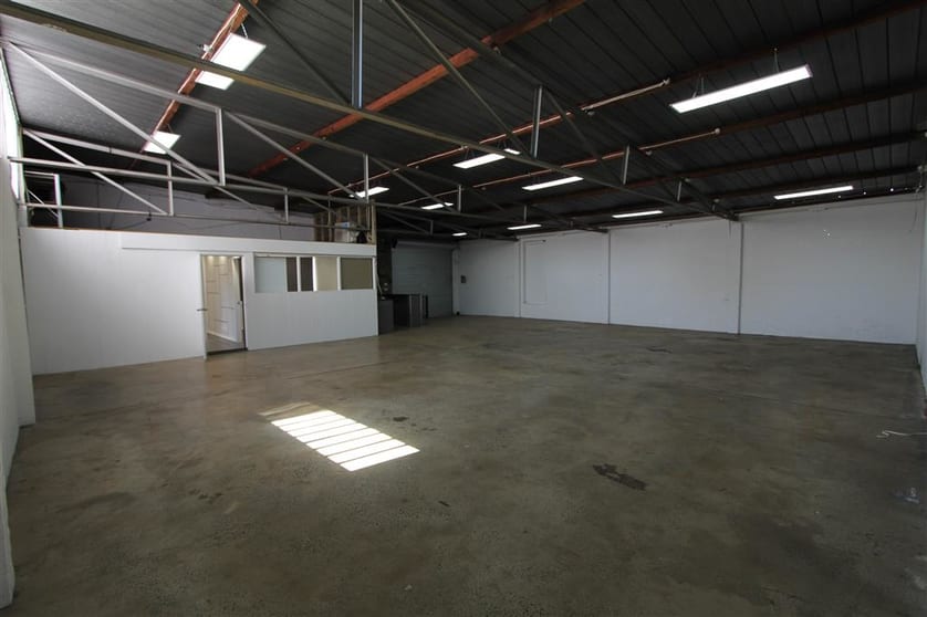 Click to view all images Unit 2/998 King Georges Road Blakehurst NSW 2221 - Image 2