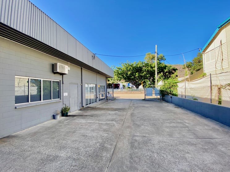 Click to view all images Unit 3/60 Ingham Road West End QLD 4810 - Image 2