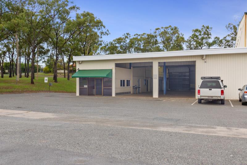 Click to view all images WHOLE OF PROPERTY/2 Macartney Street Norman Gardens QLD 4701 - Image 1