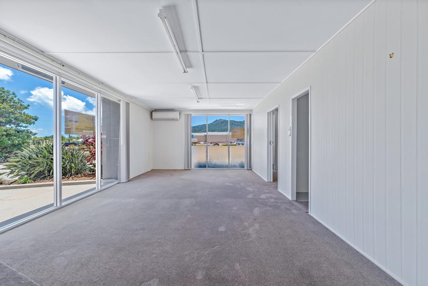 Click to view all images 1/4 Myer Lasky Drive Cannonvale QLD 4802 - Image 3
