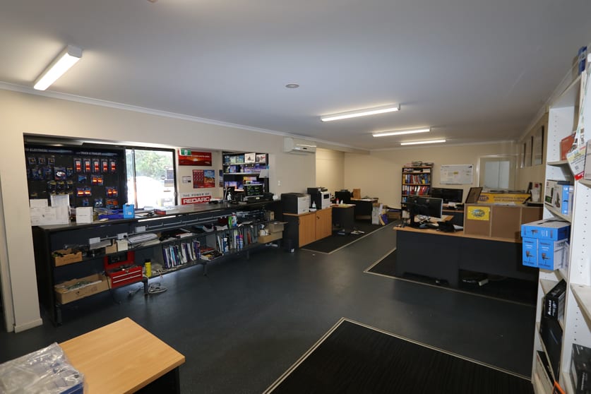 Click to view all images 1/17 Rothcote Court Burleigh Heads QLD 4220 - Image 2
