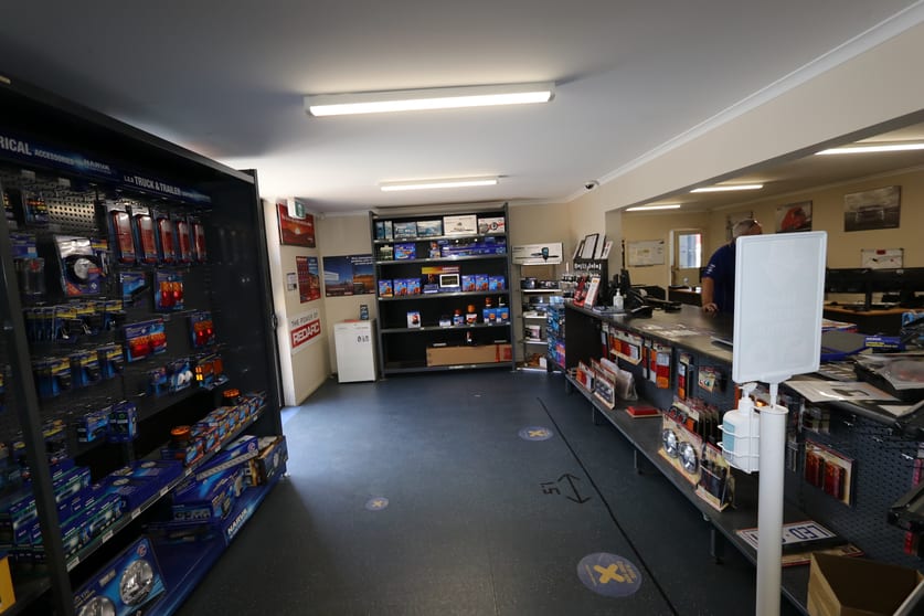 Click to view all images 1/17 Rothcote Court Burleigh Heads QLD 4220 - Image 3