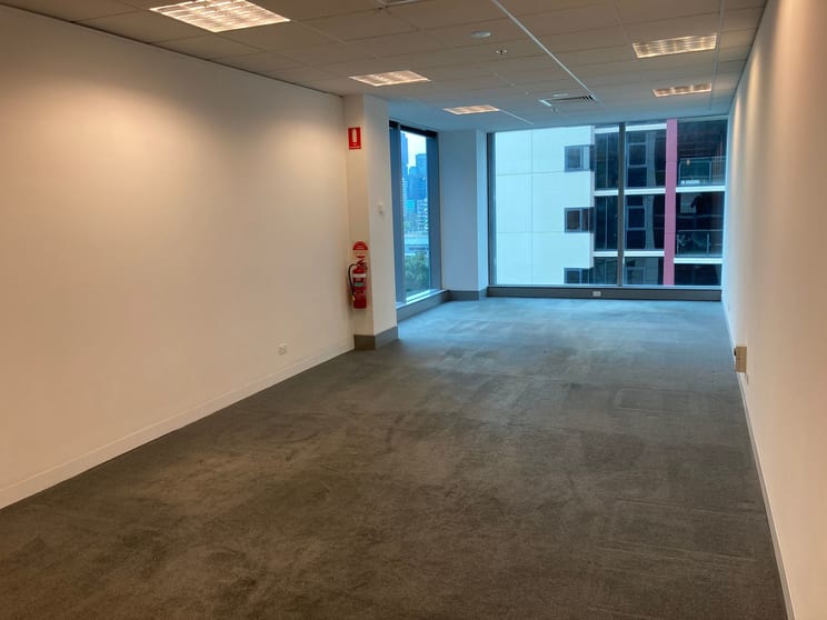 Click to view all images 917/401 Docklands Drive Docklands VIC 3008 - Image 2