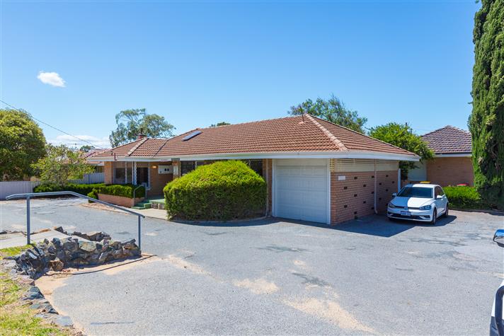 Click to view all images 315 Karrinyup Road Karrinyup WA 6018 - Image 3