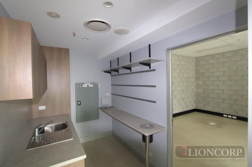 Click to view all images Hamilton QLD 4007 - Image 3