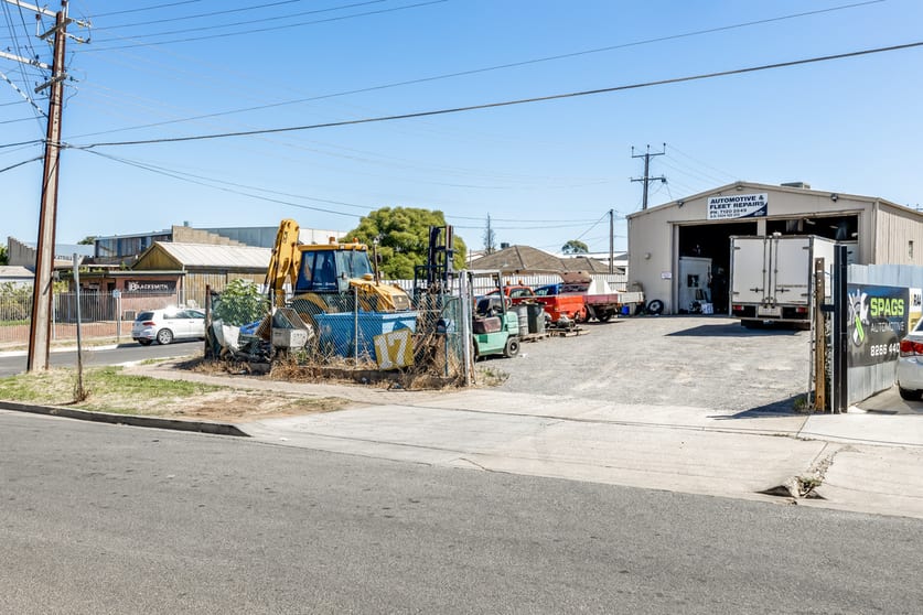 Click to view all images 17 Petrova Avenue Windsor Gardens SA 5087 - Image 2