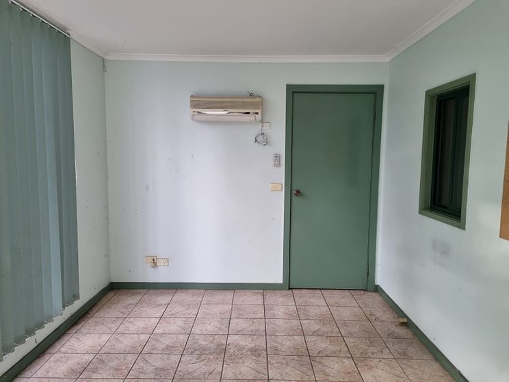 Click to view all images 50 Longview Court Thomastown VIC 3074 - Image 2