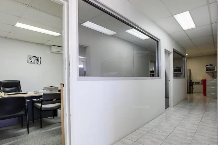Click to view all images 4/3 Robinson Place Rockingham WA 6168 - Image 3