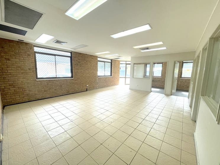 Click to view all images 149 COTLEW STREET Ashmore QLD 4214 - Image 3