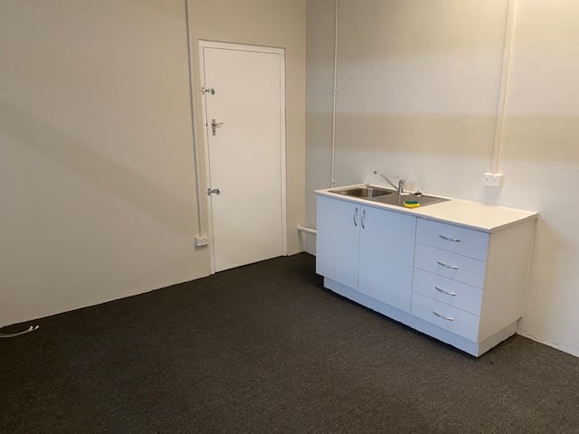 4/135 Bay Terrace Wynnum QLD 4178 - Image 3