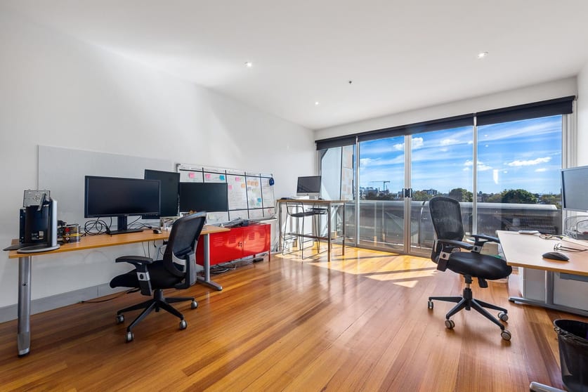 Click to view all images 1/21 Wellington Street St Kilda VIC 3182 - Image 1