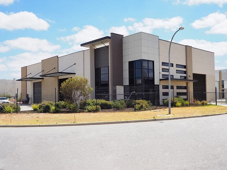 Click to view all images 37 Mordaunt Circuit Canning Vale WA 6155 - Image 1