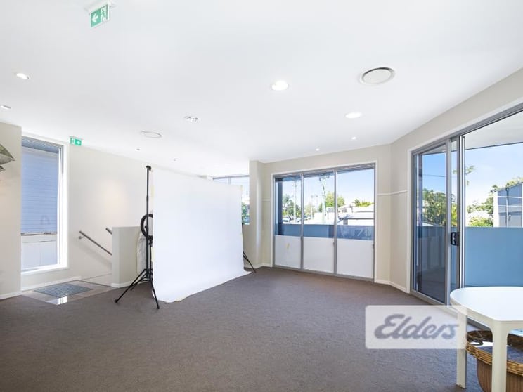 Click to view all images 4 Newman Avenue Camp Hill QLD 4152 - Image 2