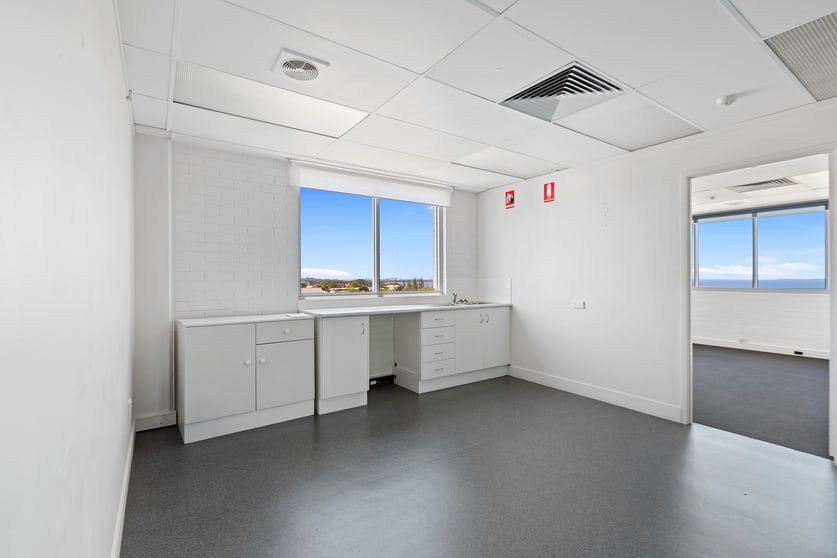 301/182 Bay Terrace Wynnum QLD 4178 - Image 3