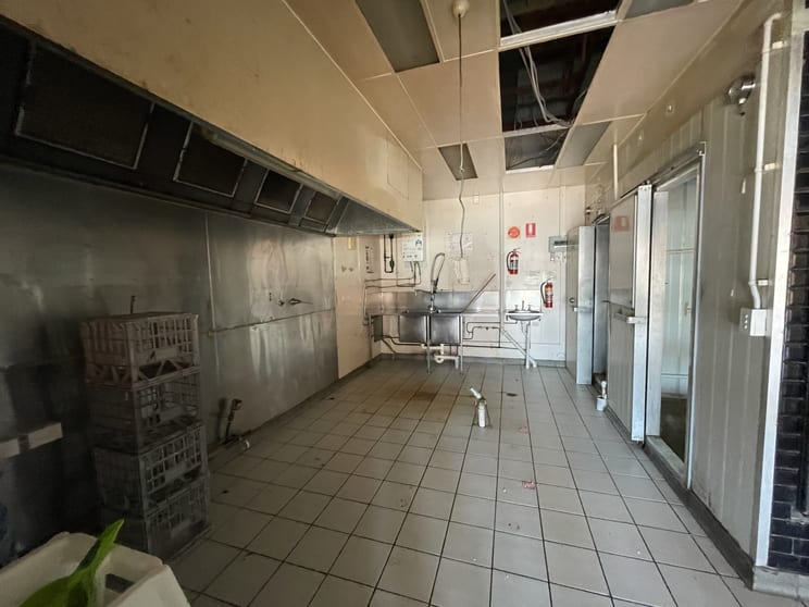 2/124 Queen Street Cleveland QLD 4163 - Image 3
