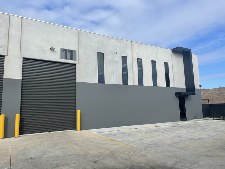 Click to view all images 11/46-48 Aylesbury Drive Altona VIC 3018 - Image 1