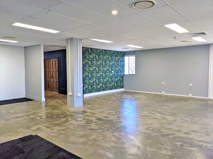 Click to view all images 19/3 Alison Street Surfers Paradise QLD 4217 - Image 3