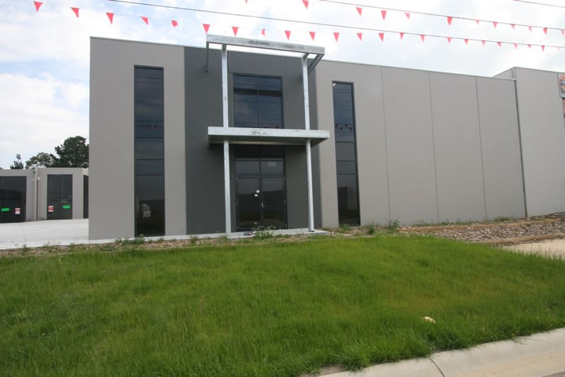 Click to view all images 12/23-25 Sharnet Circuit Pakenham VIC 3810 - Image 1