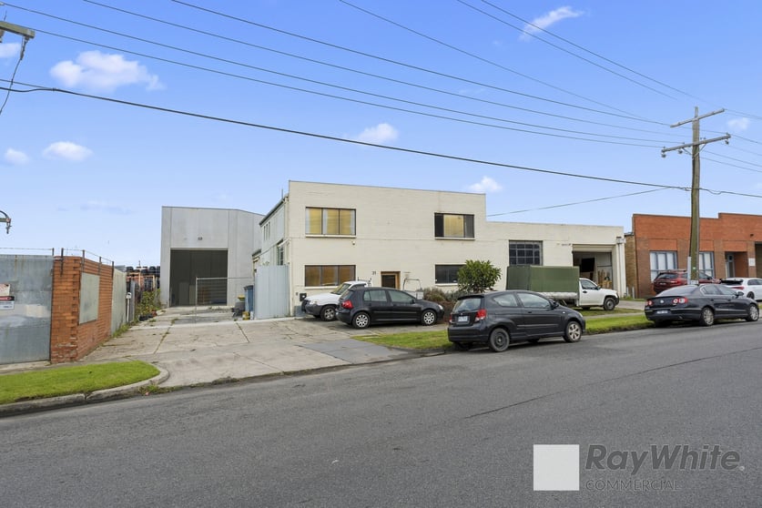 Click to view all images Rear 31 Alex Avenue Moorabbin VIC 3189 - Image 1