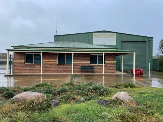 Click to view all images 12-24 Holdsworth Road Long Gully VIC 3550 - Image 1