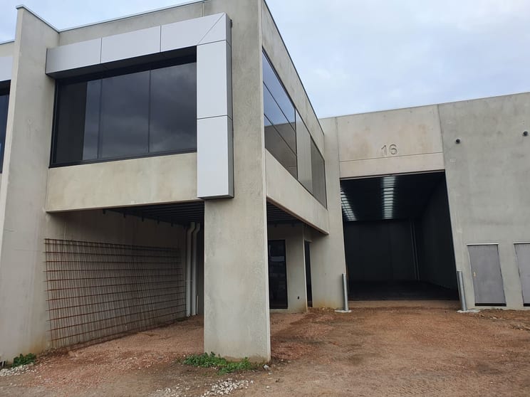 Click to view all images 16 Atlantic Drive Keysborough VIC 3173 - Image 2