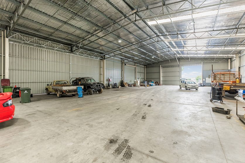 Click to view all images 8 Maynard Drive Epsom VIC 3551 - Image 3