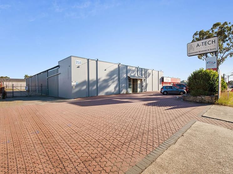 Click to view all images 258 Milperra Road Milperra NSW 2214 - Image 2