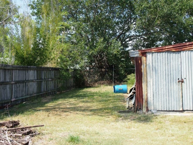 Click to view all images 2 Tibbits Street Bundamba QLD 4304 - Image 2