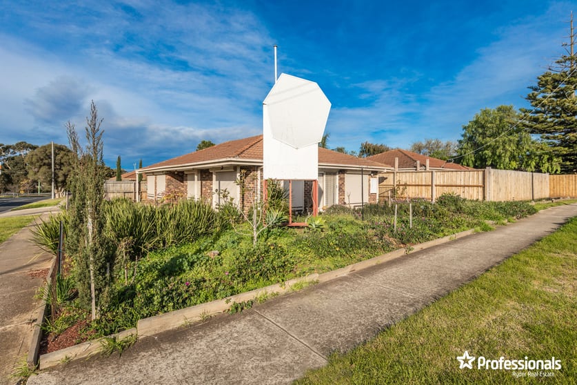 Click to view all images 2/5 Smith Street Melton VIC 3337 - Image 1