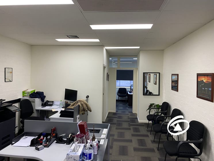 Click to view all images 2/6-8 Gloucester Avenue Berwick VIC 3806 - Image 3