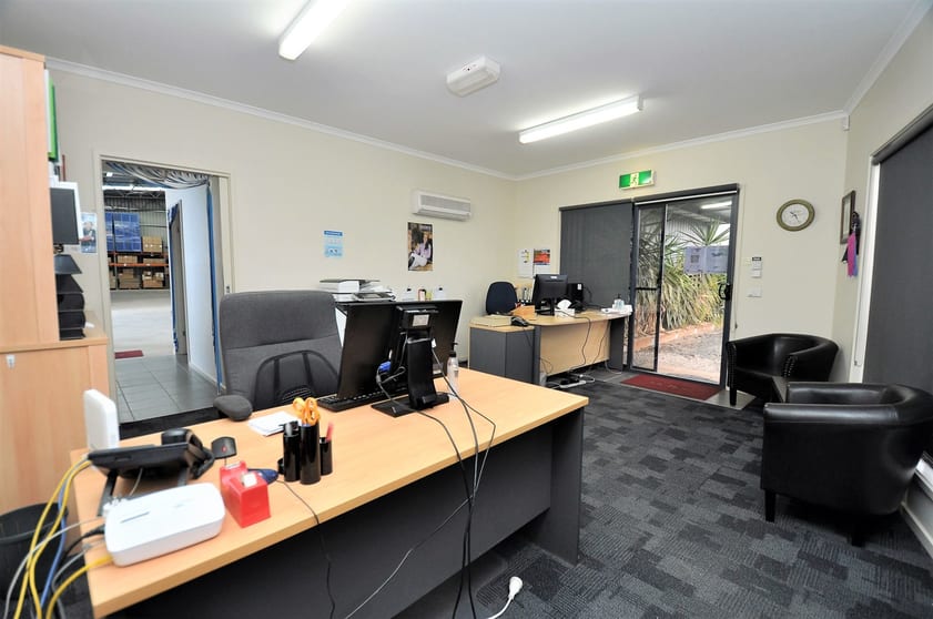 Click to view all images 28 Ironstone Road Epsom VIC 3551 - Image 2