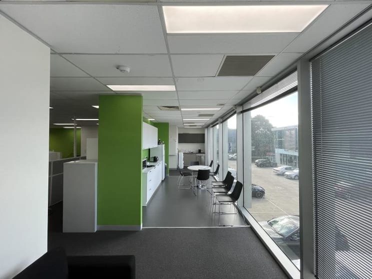Click to view all images 3 - 484 Graham St Port Melbourne VIC 3207 - Image 2