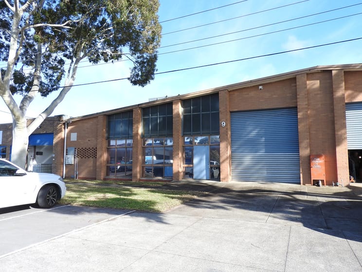 Click to view all images 9 Taunton Drive Cheltenham VIC 3192 - Image 2