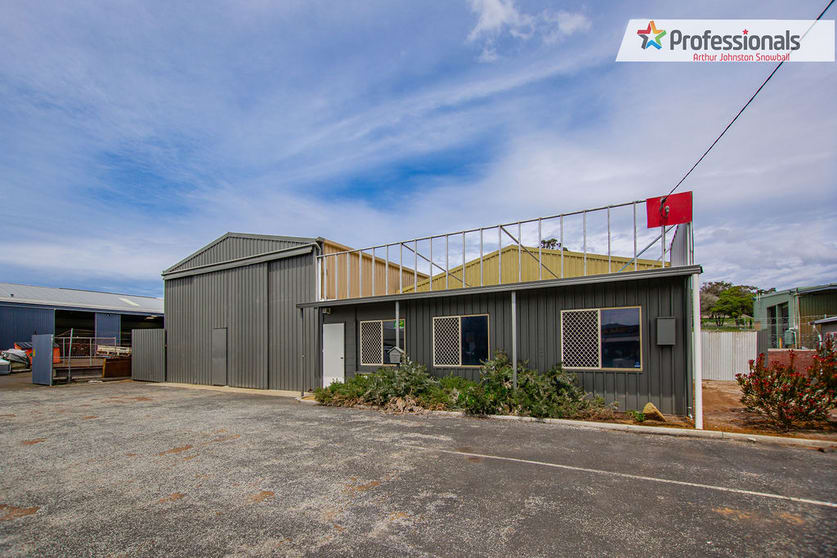 Click to view all images 11 Prior Street Centennial Park WA 6330 - Image 2