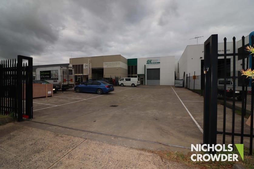 Click to view all images 8A Frankston Gardens Drive Carrum Downs VIC 3201 - Image 2