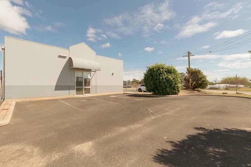 Click to view all images 1/11 Harries Way Pinjarra WA 6208 - Image 1