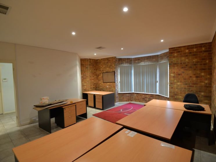 Click to view all images 827 Main North Road Pooraka SA 5095 - Image 3