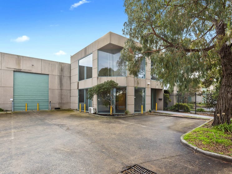 Click to view all images 25 Cumberland Drive Seaford VIC 3198 - Image 2