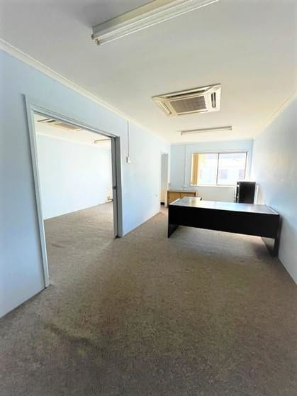 Click to view all images 33 Crombie Avenue Bundall QLD 4217 - Image 3