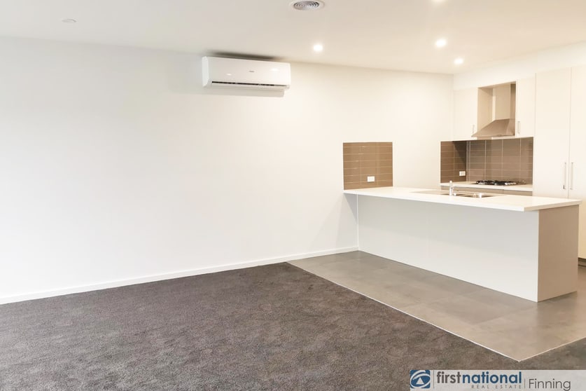 Click to view all images 3 Push Pea Way Cranbourne West VIC 3977 - Image 2